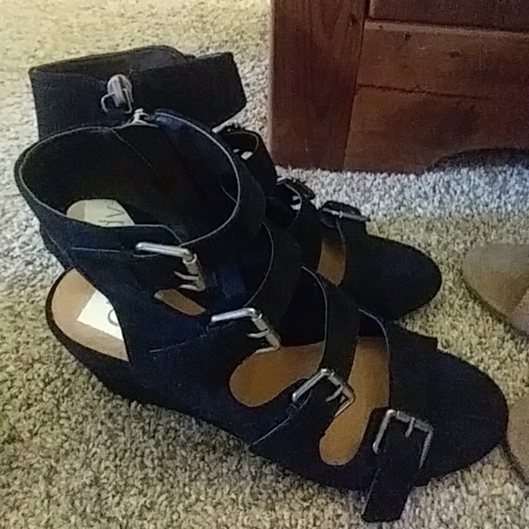 Sandals - Picture 2 of 3